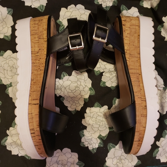 Madden Girl Black Platform Sandals EUC - Picture 3 of 7